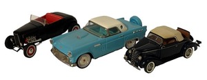 lot 675R image: LL - Set of 3 Vintage Model Cars by Ertl, The Danbury Mint and More