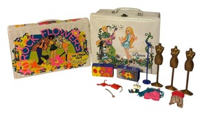 lot 780R image: LL - Vintage Rock Flowers and Dawn Doll Cases with Accessories