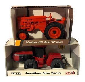 lot 786R image: LL - Ertl Die-Cast Tractor Collection John Deere 1947 MI and Case International
