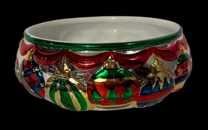 lot 821R image: LL - LivingQuarters Festive Holiday Ceramic Bowl with Ornament Design