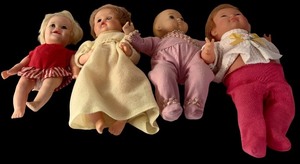 lot 687H image: DR - Set of 4 Vintage Dolls including Teeny Weenie, Tiny Tears, Baby Polly, and American Girl Baby Sister, 10 Inches
