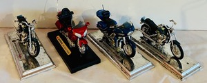 lot 725C image: DRLR - Set of 4 Maisto Motorcycle Model Replicas Including Harley-Davidson and Honda Gold Wing