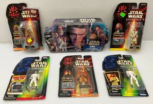 lot 7 image: Mi8sc. STAR WARS Collectible Action Figures Including Episode One, The Power Of The Force & More (NIP)