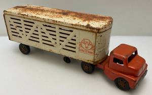 lot 184 image: 1950s-60s Structo Pressed Steel Structo Farms Cattle Truck