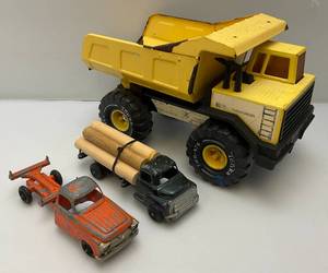lot 185 image: Vintage Pressed Steel Tonka Dump Truck And Hubley Cast Metal Miniature Trucks