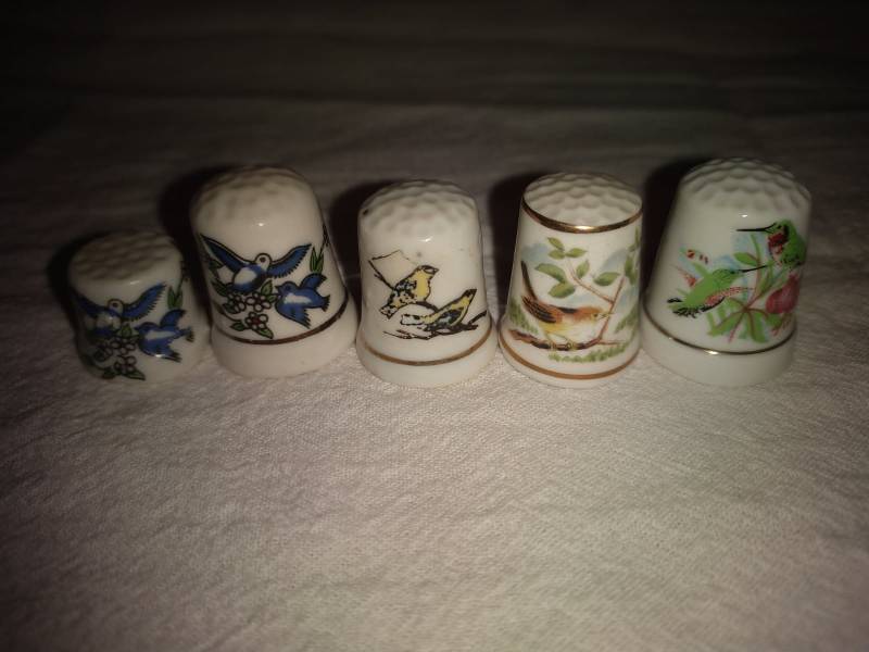 lot 60 image: 5 Ceramic Bird Thimbles