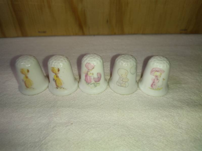 lot 100 image: 5 Precious Moments Thimbles