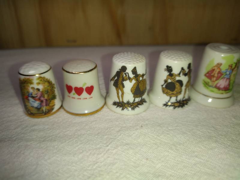 lot 102 image: 4 Ceramic CouplesLove and 1 Sutherland Counting Couple Thimbles