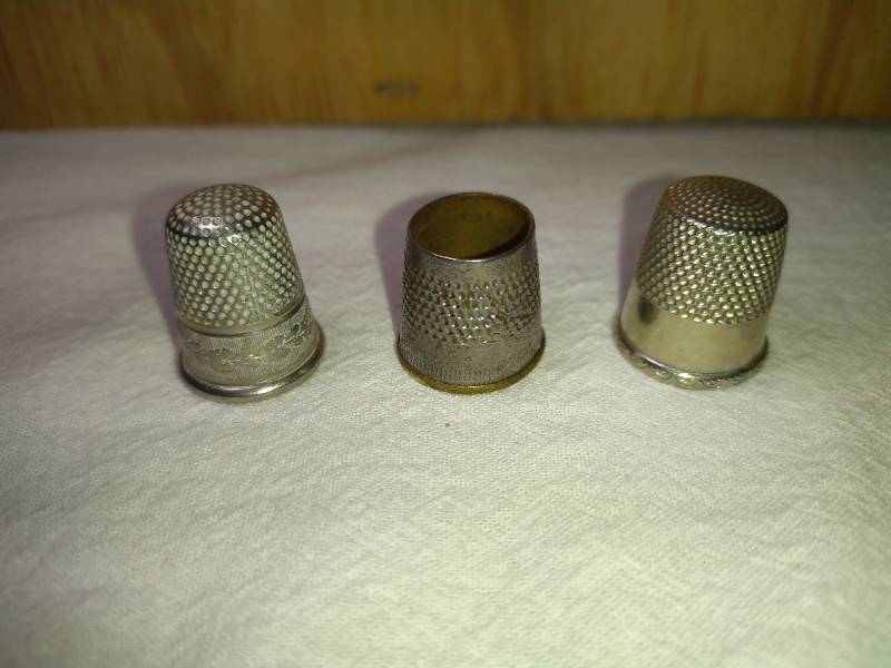 lot 162 image: 1 Simmons Nickel Silver, 1 Ornate and 1 Tailors Thimble