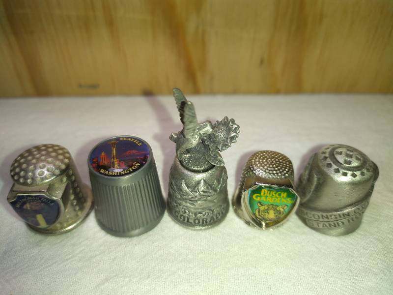 lot 190 image: 5 Best Quality Pewter Souvenir Thimbles