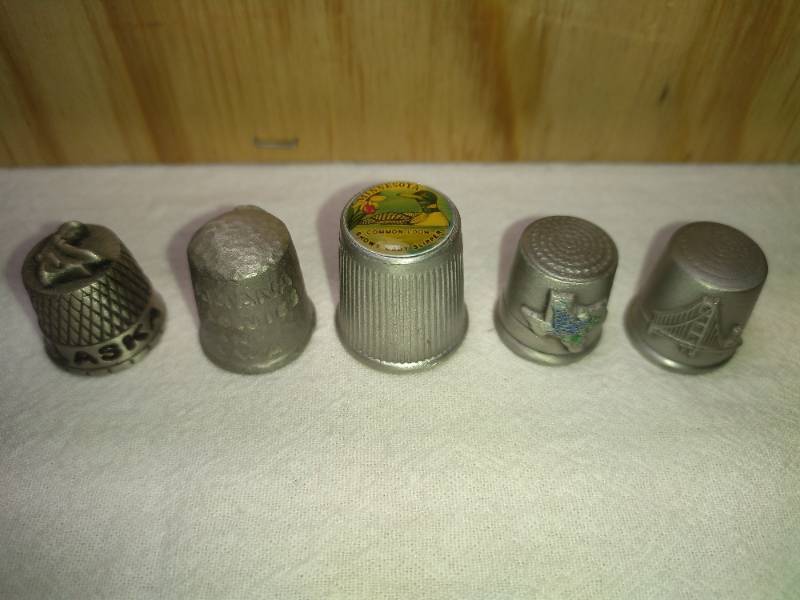 lot 196 image: 5 Best Quality Pewter Souvenir Thimbles
