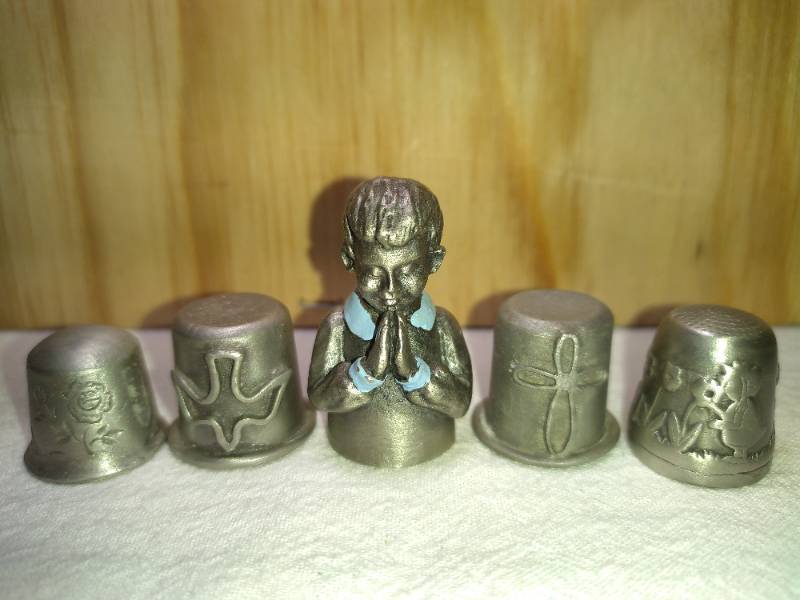 lot 198 image: 5 Best Quality Pewter Souvenir Thimbles