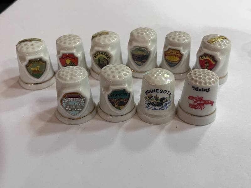 lot 217 image: 10 Souvenir State Thimbles