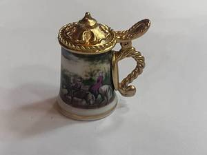 lot 231 image: Miniature Stein Thimble