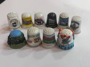 lot 225 image: 10 Souvenir State Thimbles