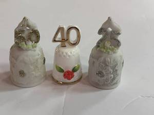lot 86 image: 3 Wedding Anniversary Thimbles 25th, 40th, 50th