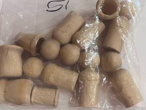 lot 51 image: 11 Wood Pieces Doll, spool and Thimbles