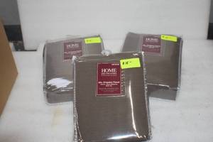 lot 46 image: Curtains