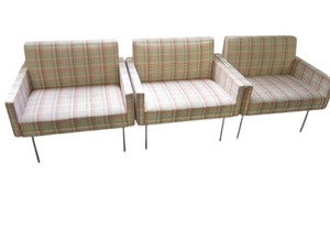 lot 11 image: Herman Miller Geiger Guest Chair