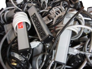 lot 32 image: 10 Power Strips