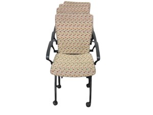 lot 34 image: 4 Haworth Nesting Chairs
