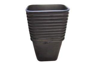 lot 60 image: 11 Garbage Cans