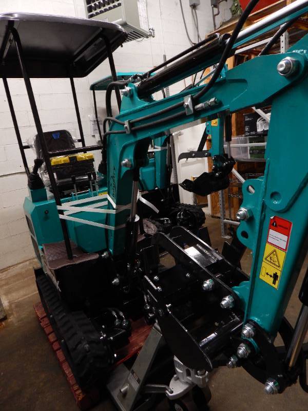 lot 3 image: NEW CFG MH12RX Mini Excavator