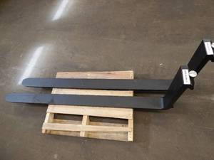 lot 33 image: 60 Forklift Forks