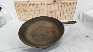 lot 30A image: No 8 Cast Iron Pan