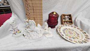 lot 59 image: Lot of Misc Glassware and Unicorn Set