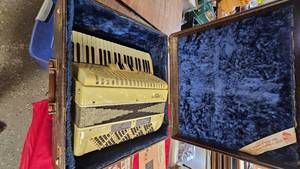 lot 20A image: Accordion