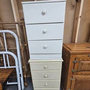 lot 15 image: Pair of Small White Dressers(3 drawers and 4 drawers)