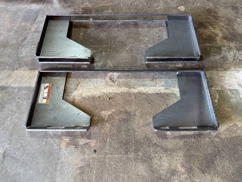 lot 89 image: Wolverine Ecotric 38 Thick Quick Tach Cut Out Mount Plate