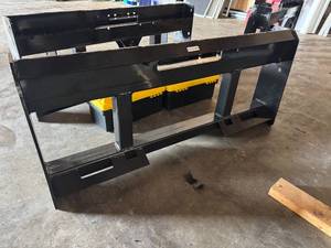 lot 103 image: Wolverine Pallet Fork Frame PFF2-13-45W