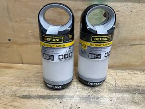 lot 89 image: Lot of 2 - Defiant 300 Lumens Handy Lantern