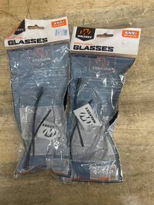 lot 101 image: Lot of 2 - Walkers Clear Lens - VS941 Frame (092252.10)