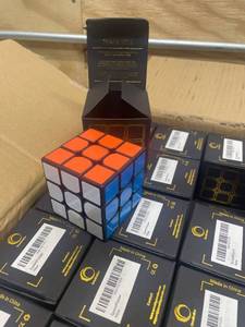 lot 107 image: SpeedRipper - Lot of 100 - Rubix Cubes