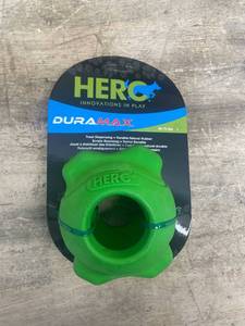 lot 113 image: Hero Treat Dispensing Ball (092250)