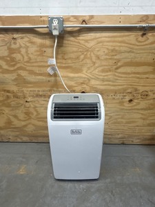 lot 129 image: BLACKDECKER 7500-BTU DOE (14000-BTU ASHRAE) 115-Volt White Portable Air Conditioner (light damage)