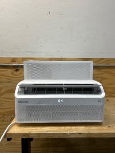 lot 138 image: Hisense AWL1225TW1W Window Air Conditioner, 12,000 BTU, White (ac unit only)