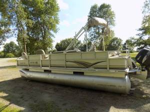 2002 Crest 22' Family Fish Pontoon with 70 Suzuki NO TRAILER