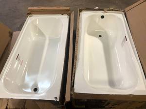 lot 29 image: Lot of Assorted Bathtubs Damaged  Various Models and Conditions   Customer Returns See Pictures