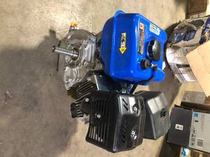lot 62 image: DUROMAX 420cc 1 in. Gasoline Multi-Purpose Horizontal Key Shaft Recoil Start Portable Engine 50-State Broken  Customer Returns See Pictures