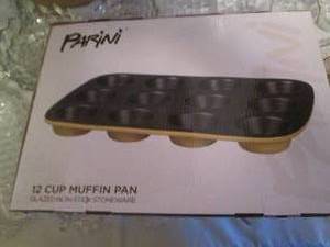 lot 9 image: Parini Cookware 12 cup muffin pan...