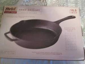 lot 15 image: Parini Cookware 10.5in cast iron de...
