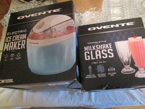 lot 26 image: Ovente Ice Cream maker with 4pc mil...