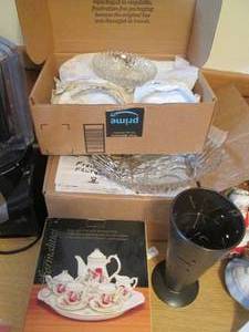 lot 43 image: Victorian Rose Tea Set in box plus ...