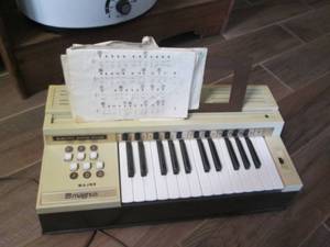 lot 52 image: Vintage Magnus Major electric organ...