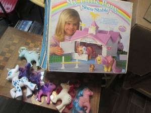 lot 54 image: Vintage Hasbro MY Little Pony Show ...