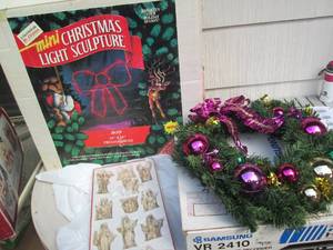 lot 73 image: 24x24in lighted Christmas Bow, faux...